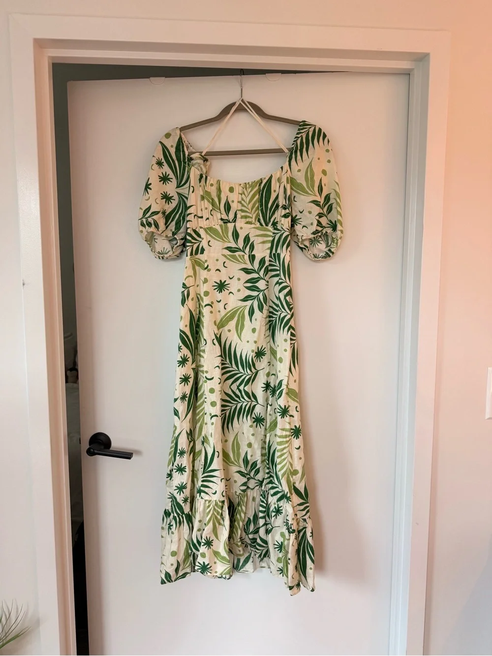 & Other Stories Cream Maxi Dress with Green Leaf Print and Puff Sleeves - Picture 2 of 6